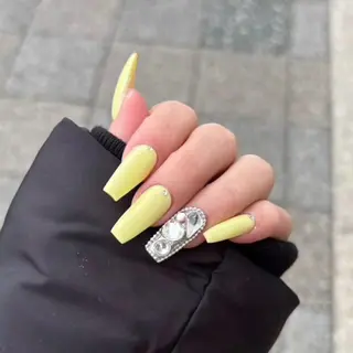 ネイル ⁸ᵃᵖᵖʸ🐝⋆゜ MöEのネイルデザイン