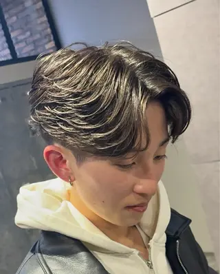 パーマ メンズ センターパート/フェ ザー🔥SHUYAのヘアスタイル