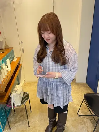 ロング カラー MIOベージュカラー 柔らかいカラーのヘアスタイル