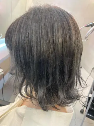 ミディアム カラー 岡野 静華のヘアスタイル