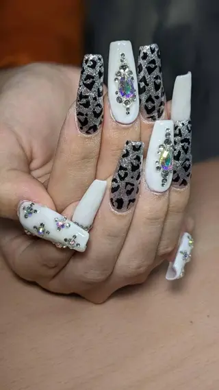 ネイル フラワー ムーンのネイルデザイン