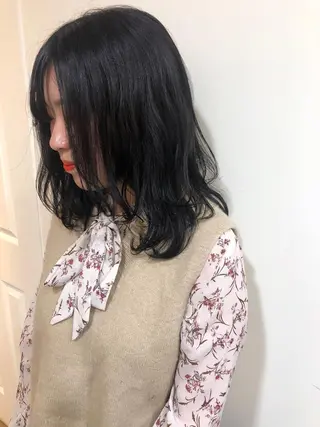 ミディアム カラー MIOベージュカラー 柔らかいカラーのヘアスタイル