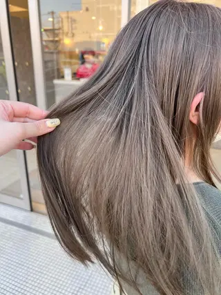 セミロング 中嶋 彩乃のヘアスタイル