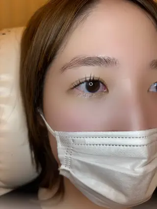 マツエク・マツパ 肌に馴染むハイトーン /ミルクティーカラーのマツエク・マツパデザイン