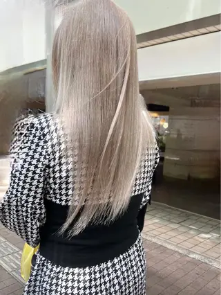 セミロング カラー GiseL アンリのヘアスタイル