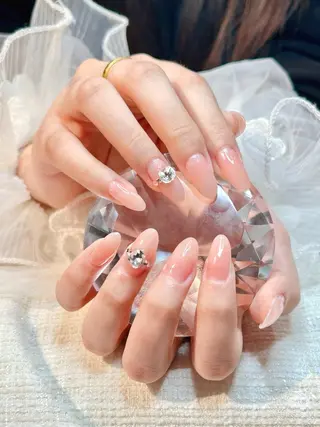 ネイル リボン、ガーリー パーツ放題専門店のネイルデザイン