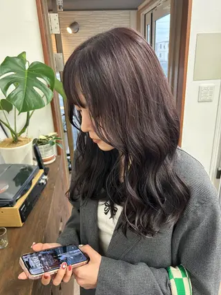 ロング カラー 浅利 陽菜のヘアスタイル