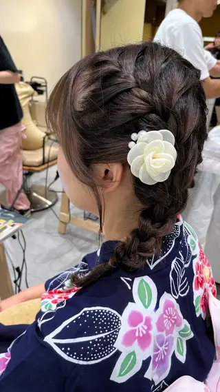 ミディアム ヘアアレンジ en't所属・佐藤　ひなの ／艶髪のヘアスタイル