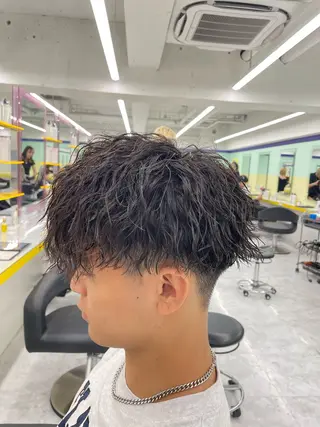 ミディアム パーマ ヘアアレンジ メンズ 艶カラー の達人のヘアスタイル