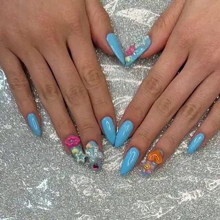 ネイル VIERU 🌈🎀💖のネイルデザイン