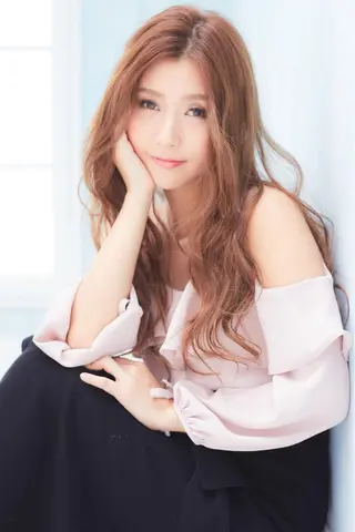 ロング カラー 朝比奈 志保のヘアスタイル