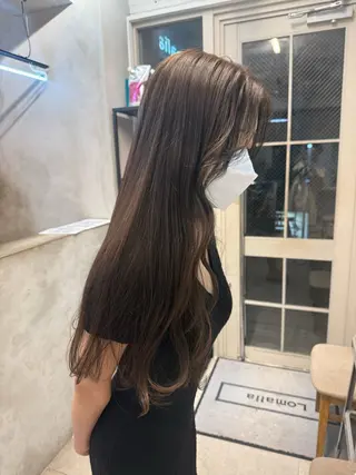 ロング カラー ミルクティー× グレージュMOMOのヘアスタイル