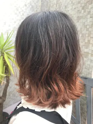 ミディアム 岩上 充希のヘアスタイル