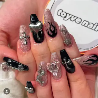 ネイル toyvenail 🖤enaのネイルデザイン