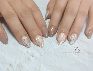 ネイル YUMI NAGAI  のネイルデザイン