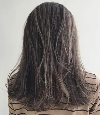 ミディアム カラー VERBENA所属・ハイライト／艶カラー 大河シンジのヘアスタイル