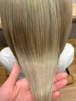 ミディアム TIENA BEAUTY Smart Salon ONE FUKUOKA BLDG.店所属・ユイナ カットモデル募集中のヘアスタイル