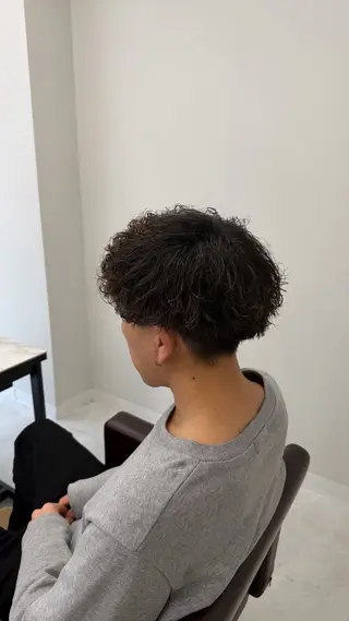 ミディアム パーマ メンズ ウルフ/毛流れ/ アイロン風/AOTOのヘアスタイル