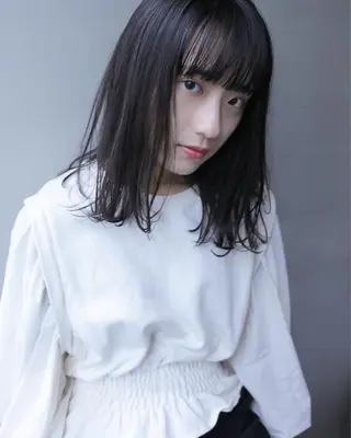 ミディアム SALOWIN梅田茶屋町店所属・ウルフレイヤーカット /チヒロのヘアスタイル