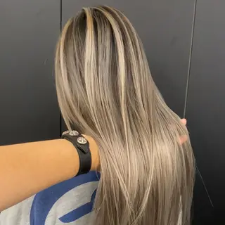 ロング 神戸でブリーチなら puty/レイヤーのヘアスタイル