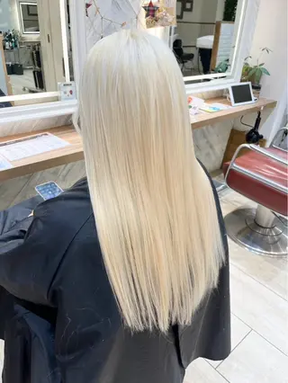 カラー 🎨ハイトーン ✨レイヤーカットのヘアスタイル