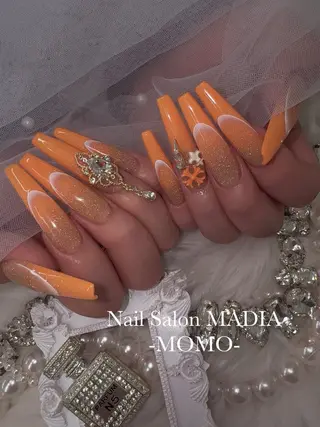 ネイル MADIA所属・momo .のネイルデザイン