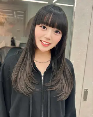 ロング 🎀大川 錬🎀 ブリーチなしWカラーのヘアスタイル