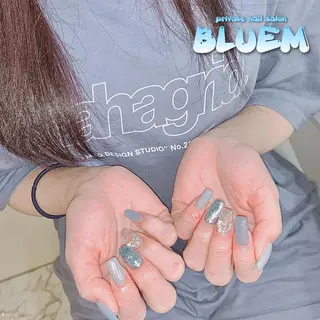 ネイル BLUEM なな🐶のネイルデザイン