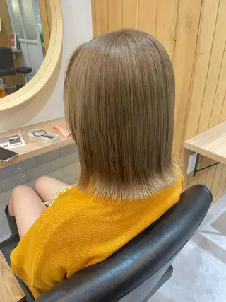 ミディアム カラー akane .のヘアスタイル