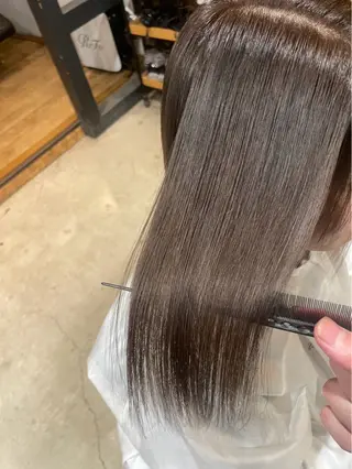 ミディアム 伊藤 菜奈子のヘアスタイル