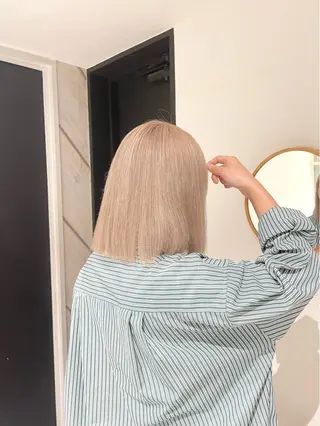 ショート カラー fuka/梅田/ ミルクティーベージュのヘアスタイル