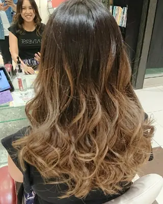 セミロング カラー ヘアアレンジ 秋山 幸太のヘアスタイル