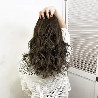 ロング カラー ヘアアレンジ マツエク・マツパ TATSUYA アートディレクターのヘアスタイル