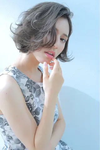 ミディアム due hair 京都駅前店 MILBON オージュア認定サロン【デューヘアー】所属・ハイトーンブリーチ 土坂　由志【京都】のヘアスタイル