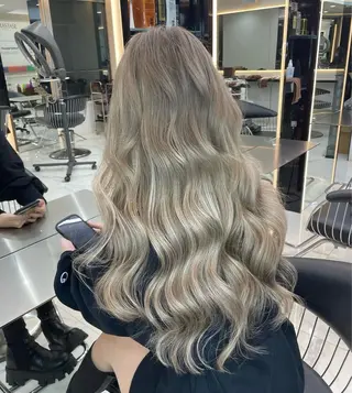 ロング カラー 谷口 真美のヘアスタイル