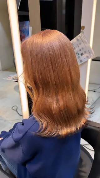 ミディアム カラー ブリーチ/髪質改善/ ハイトーン/暖色のヘアスタイル