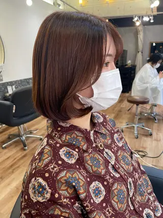 ショート カラー レイヤーカット、 大人可愛い　中村美羅のヘアスタイル