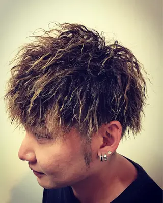 ショート パーマ メンズ 東風上 亮介のヘアスタイル