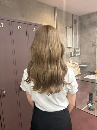 ロング 鈴木瑛里／ブロンド ベージュ／男女のヘアスタイル