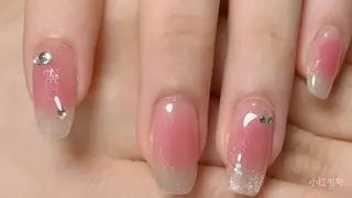 ネイル 高木 維麗絲のネイルデザイン