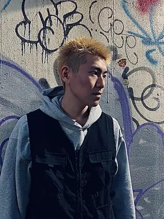 ショート カラー メンズパーマ極めし者 稲村侑斗のヘアスタイル