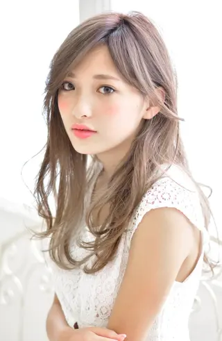 セミロング カラー ヘアアレンジ kiki所属・中田 敏明のヘアスタイル