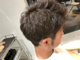 カラー メンズ 辻本 夏子のヘアスタイル