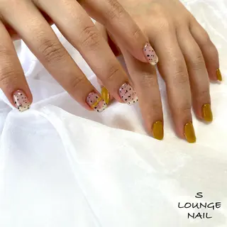 ネイル S LOUNGE NAIL所属・パーツたくさん🍓 SUMIのネイルデザイン