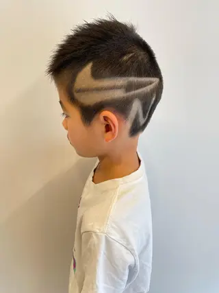 キッズ 髪質改善✨透明感カラ ー🌈シエルブルーのヘアスタイル