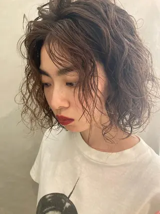 ミディアム パーマ 佐伯 和佳のヘアスタイル