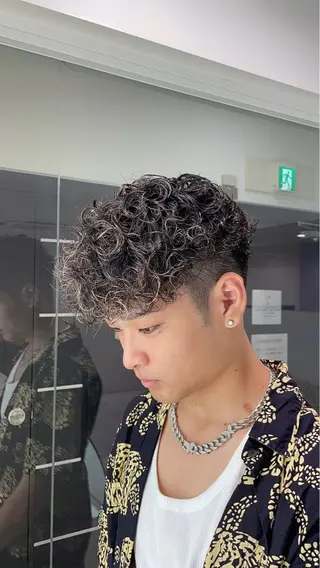 ショート パーマ ヘアアレンジ メンズ 艶カラー の達人のヘアスタイル