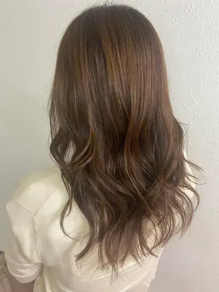 セミロング 美髪/髪質改善 レイヤー/透けカラーのヘアスタイル