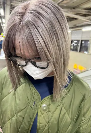 ミディアム カラー miyu✂︎Lien 上品なブリーチカラーのヘアスタイル