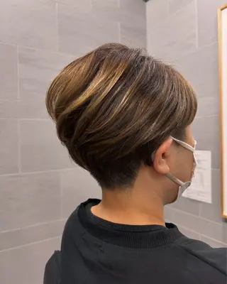 ショート カラー ferna所属・吉野 正啓のヘアスタイル